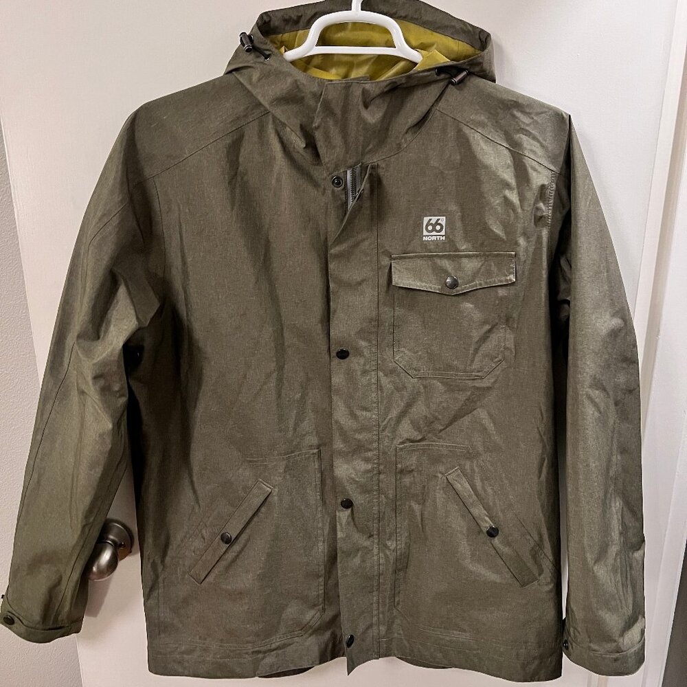 66 North Raincoat / Green / Large
